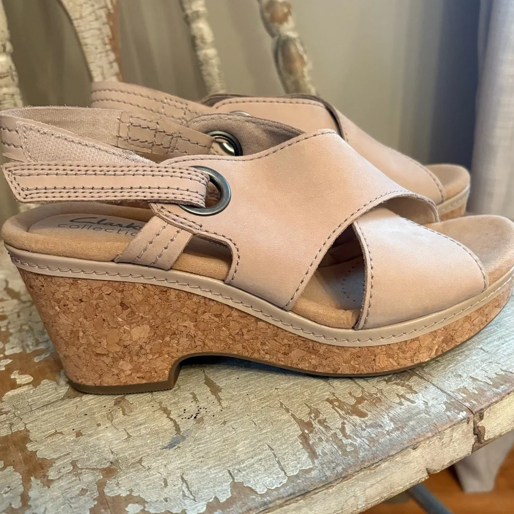 Clark’s Women's Giselle Loop Wedge Sandals Taupe size 7